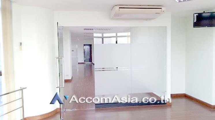  1  Office Space For Rent in Silom ,Bangkok BTS Surasak at Nusa State Tower AA16857
